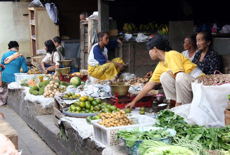 Fruit market, Java Yogyakarta Indonesia.jpg - Indonesia Java Yogyakarta. Fruit market